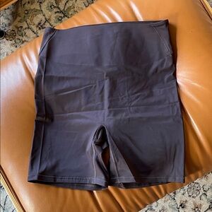 Nike SKIMS Shine Brown Women's Bike Shorts size M with tags
